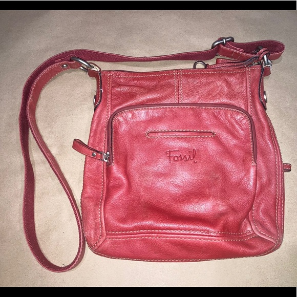 Clearance 🛍 Large red fossil crossbody. - Picture 2 of 10